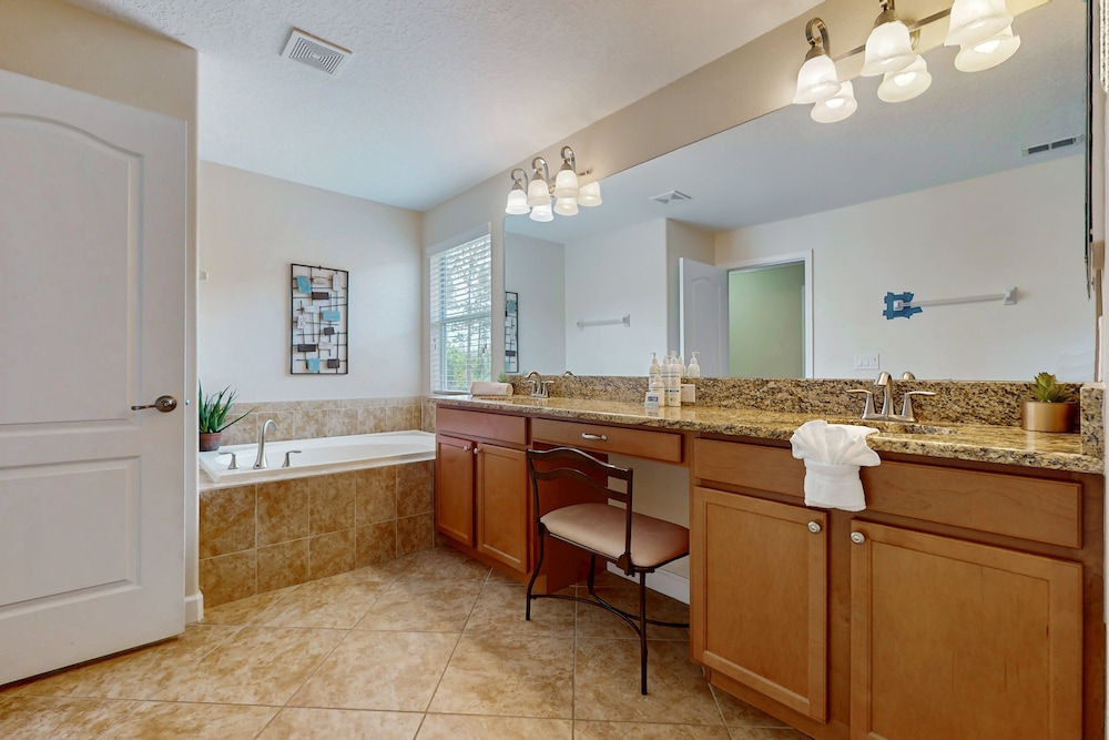 Dog-friendly Home With Private Pool, High-speed Wifi, Central AC, & Washer/dryer