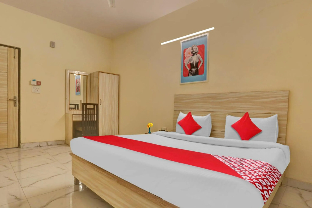 OYO Flagship 70376 Hotel The Flash