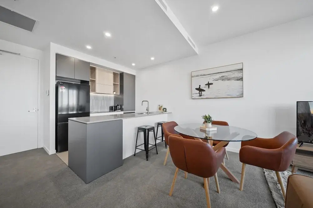 Apartment With Gym and Indoor Pool Access