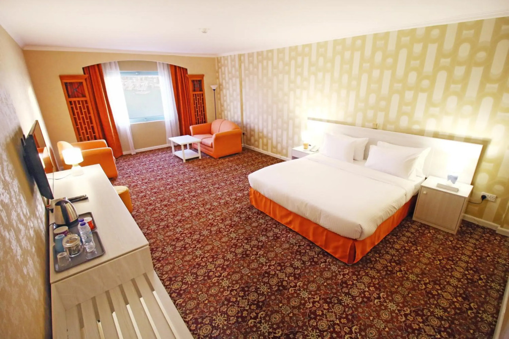 Отель The George Hotel