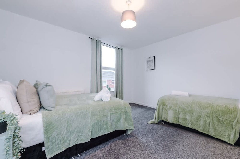 Spacious Home Ideal for Contractors Sleeps 7