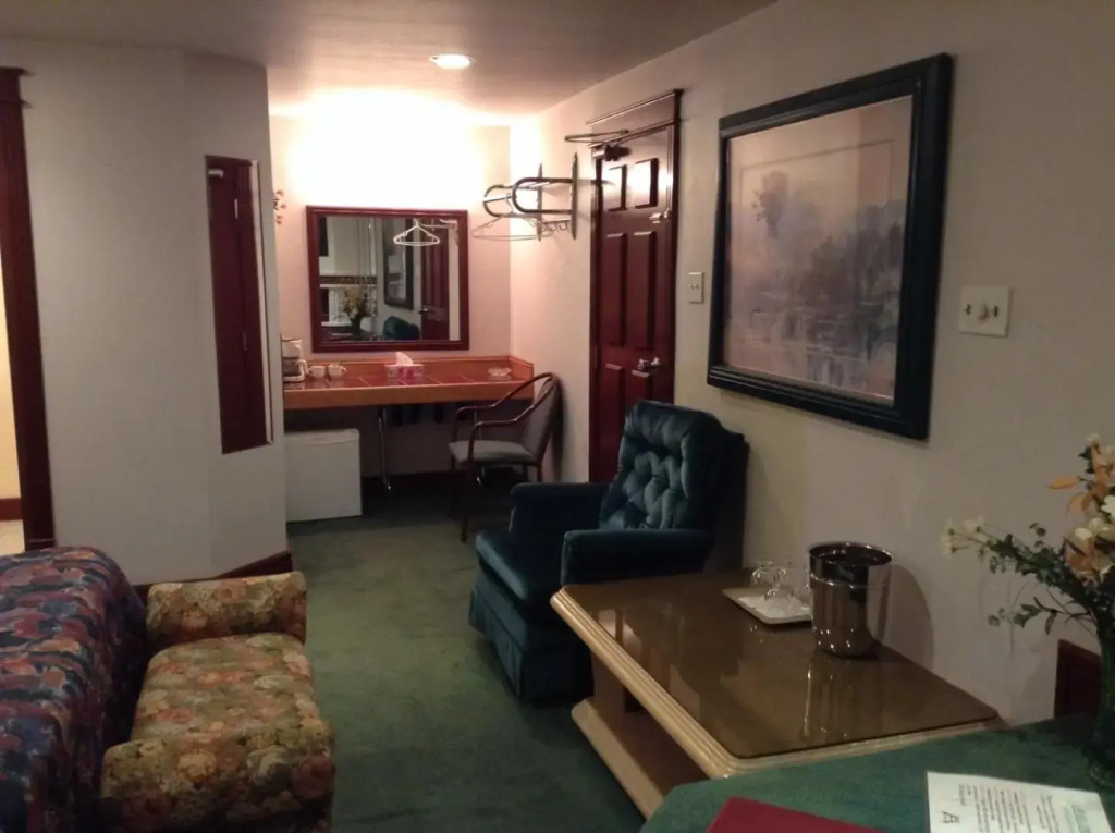 Lakeview Hotel