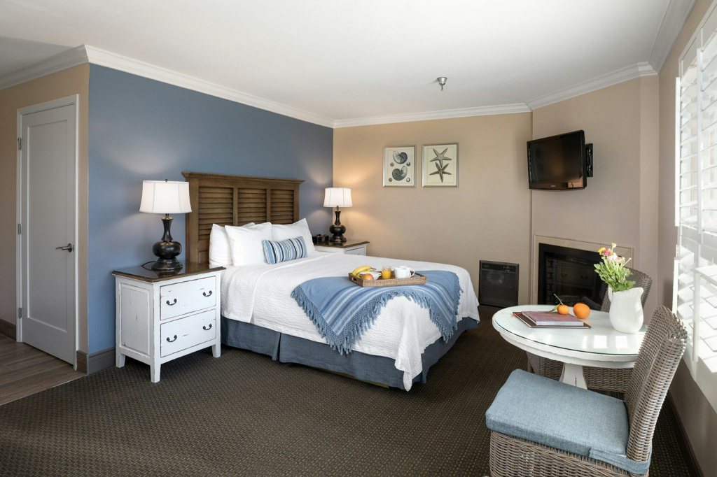 Sand Pebbles Inn