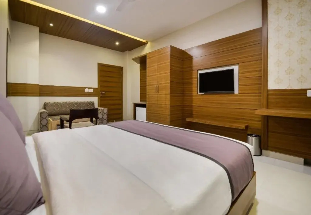 Hotel Fragrance By OYO Rooms