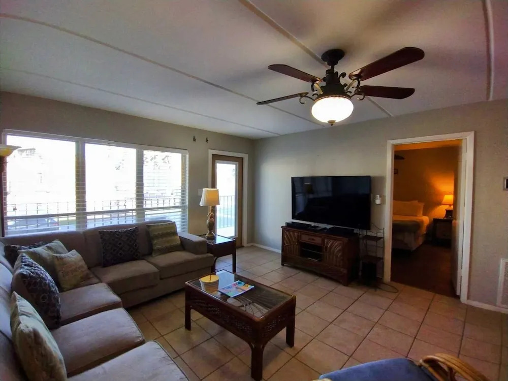 Beachview 206 Minium 2 Bedroom Condo by RedAwning