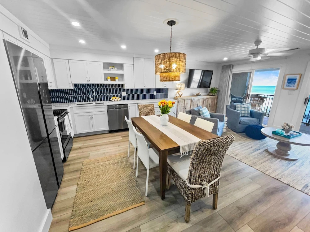 Endless Waves -208 ES - 1 Br condo by RedAwning