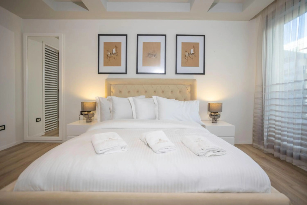 Lake Drive Rooms&Apartments