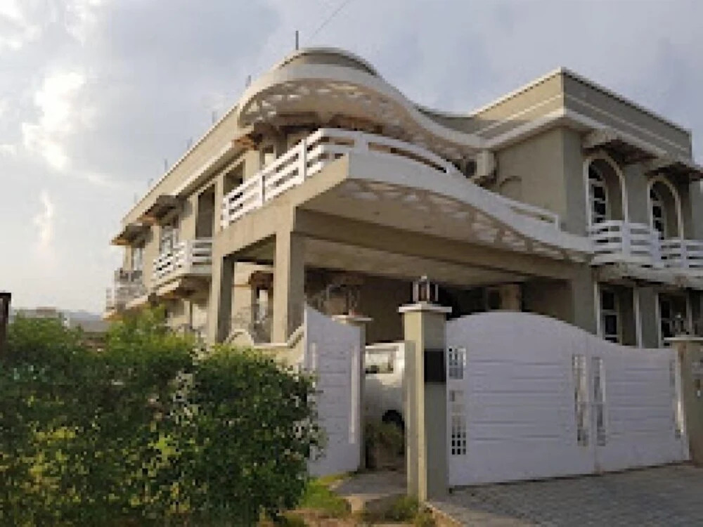 Guest House Near Movenpick hotel Centururs and Centurus Mall islamabad