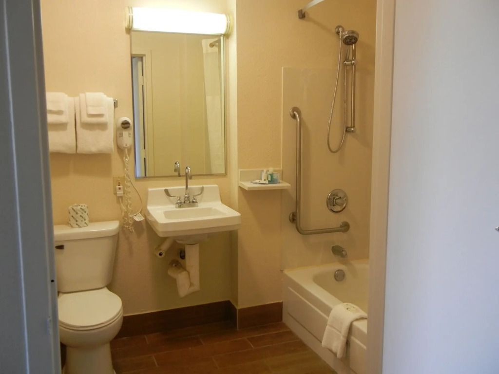 Quality Inn Holland - Toledo