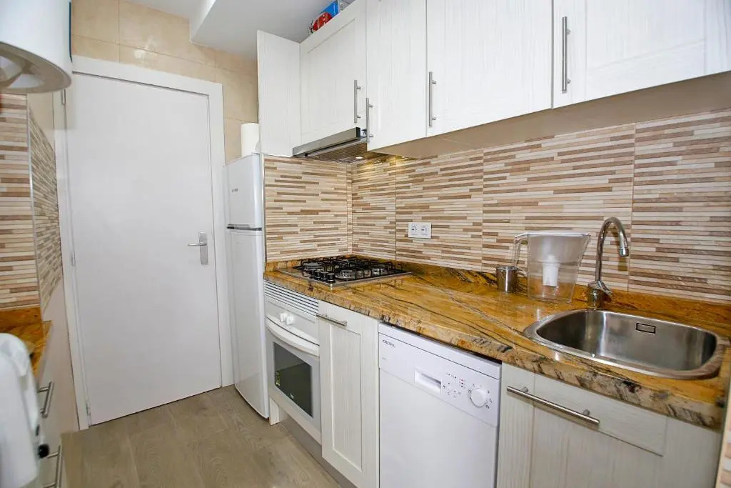 Turina Apartment -AC near beach