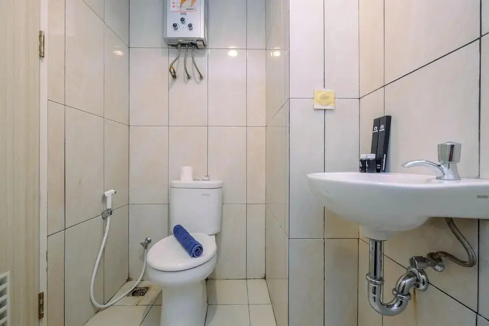 Comfort and Best Deal Studio at Grand Kamala Lagoon Apartment By Travelio