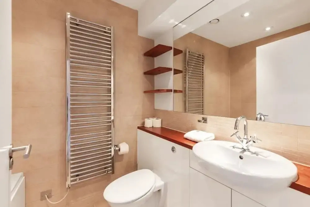 Stunning 3 Bed Apartment With Parquet Wooden Flooring in Baker Street