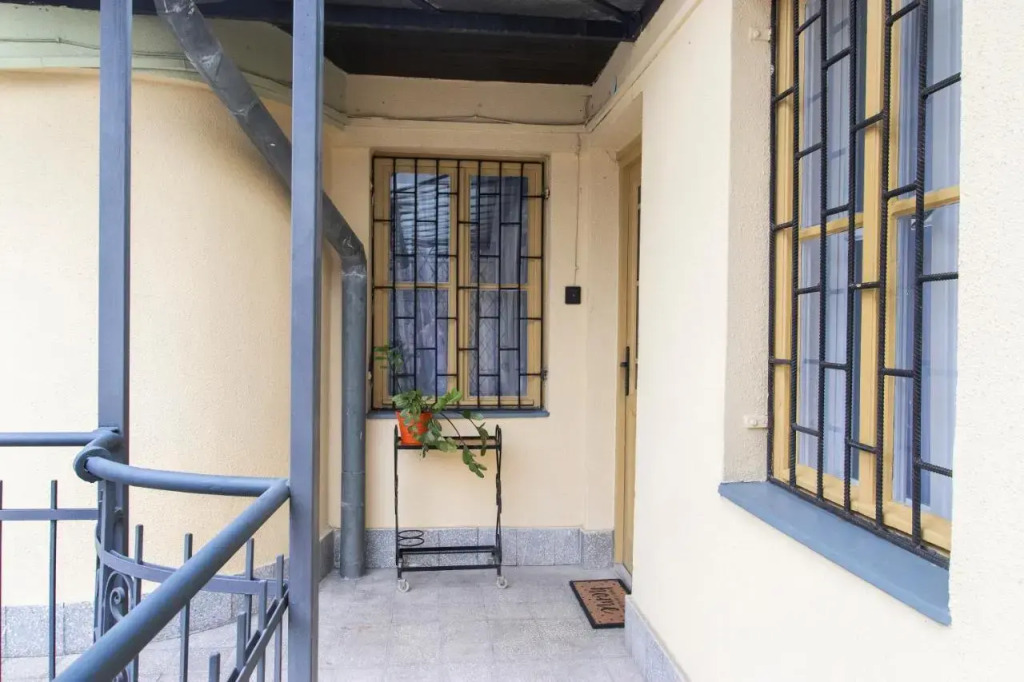BpR W21 Retro Home with balcony