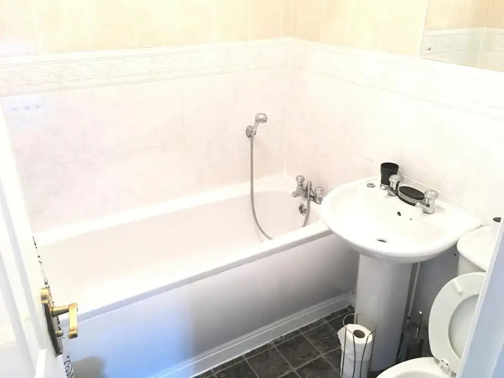 My-Places Large 4 Bed Town House (14A)