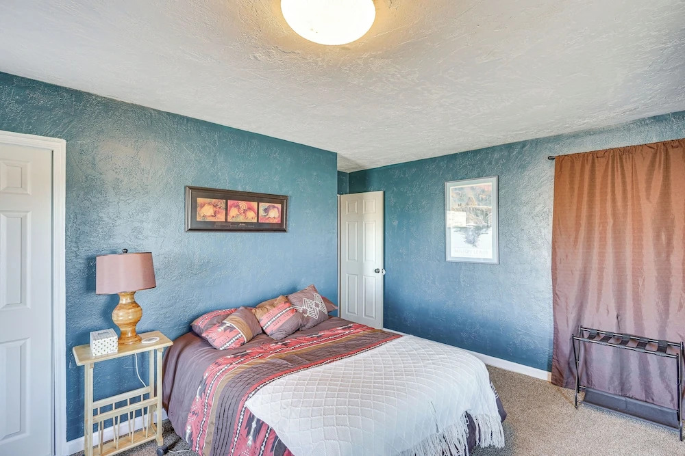 Charming Farmington Home ~ 16 Mi to Aztec Ruins!
