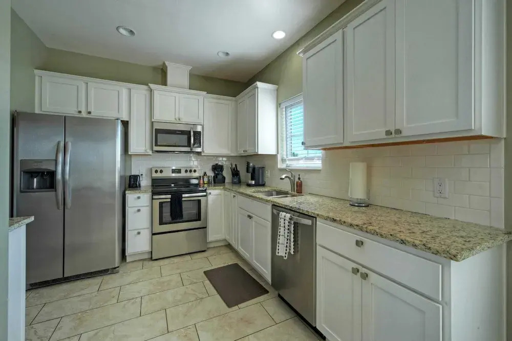 Ridley Retreat Community Pool, Mins to the Beach Corpus Christi + Port A
