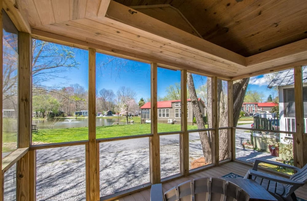 Lakeview 2BR Tiny Home Near Trails Pool Bocce