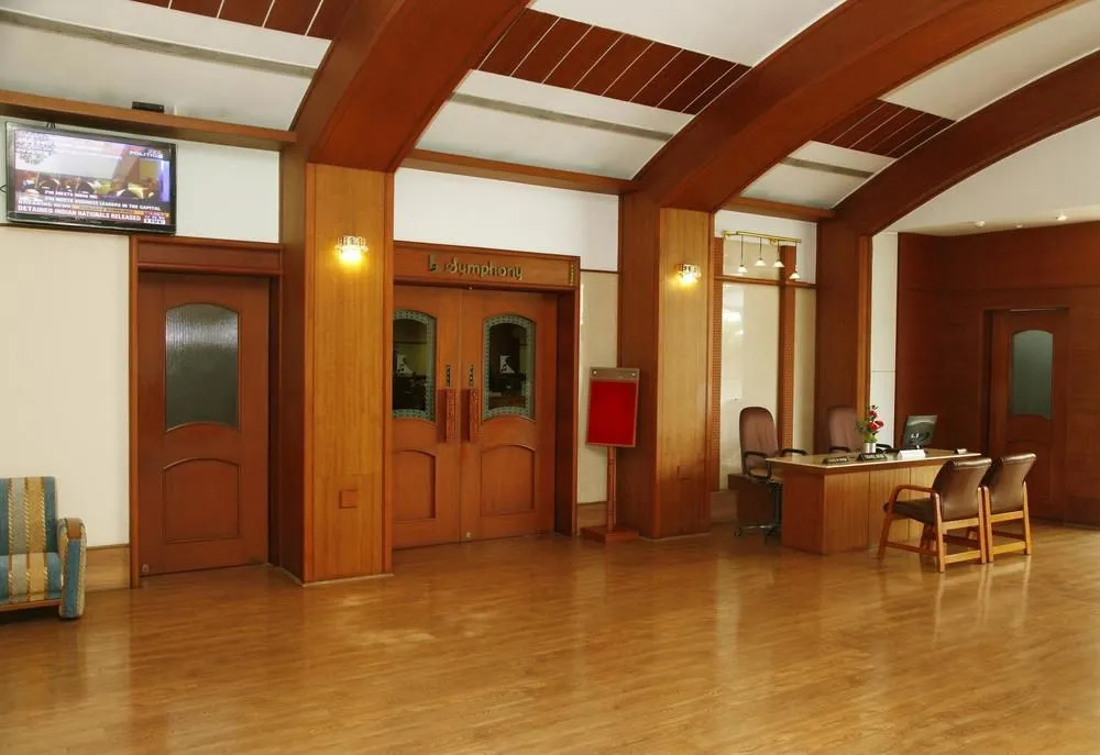 OYO Premium Gandhipuram Avinashi Road