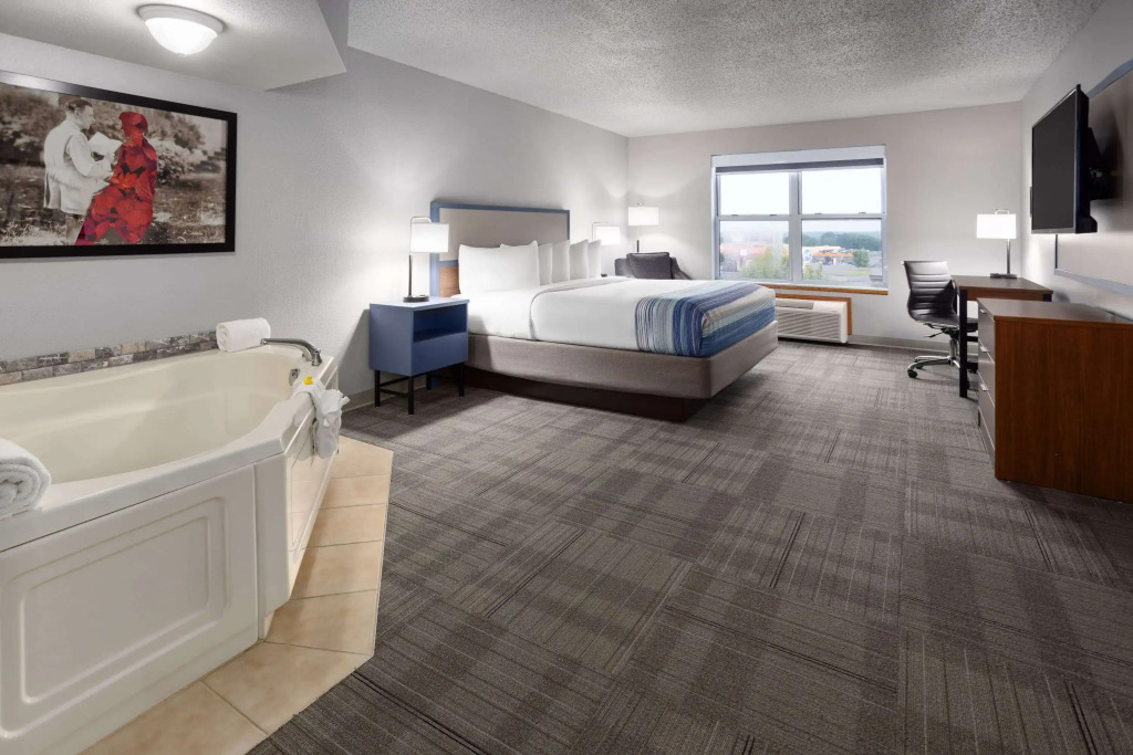Days Inn by Wyndham Iron Mountain
