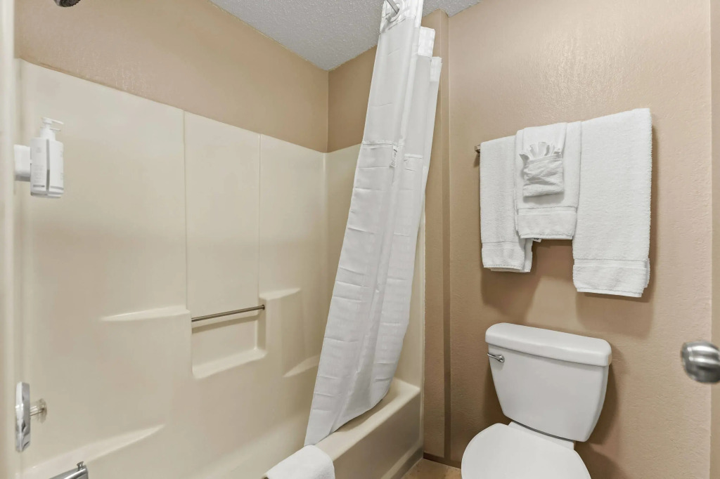 Super 8 by Wyndham Elgin