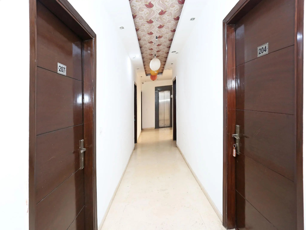 OYO 11656 Singh Suites