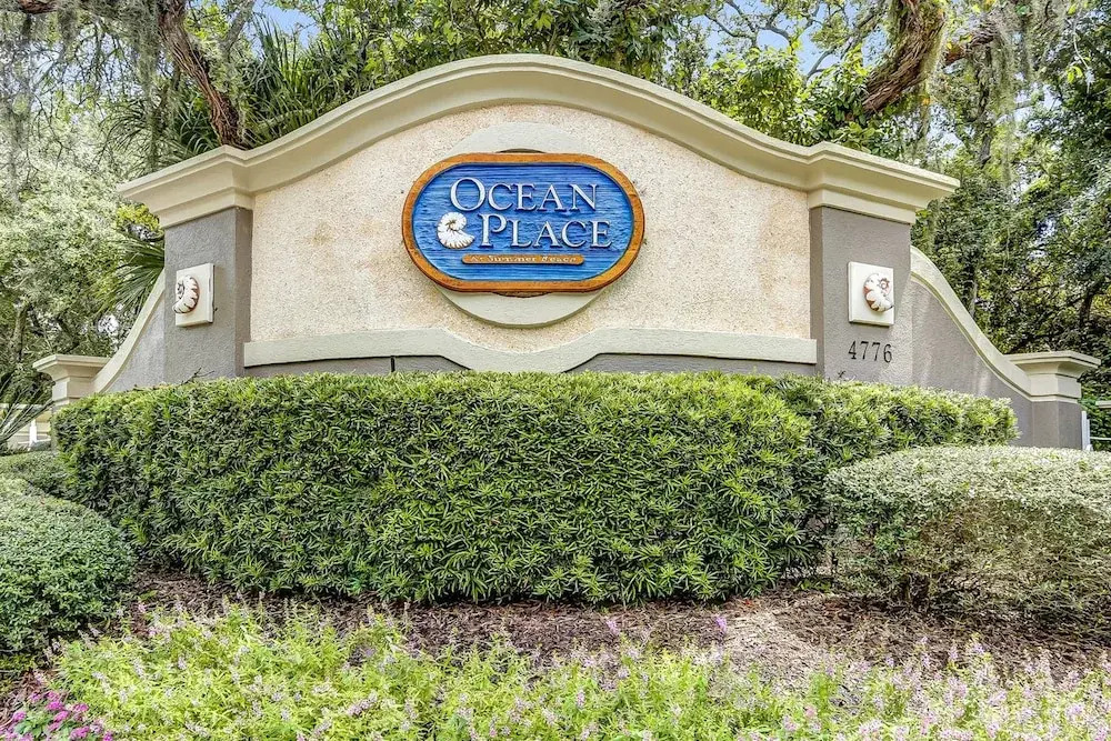 Luxurious Oceanfront Condo With Private Balcony, 2 Pools, and Beach Access