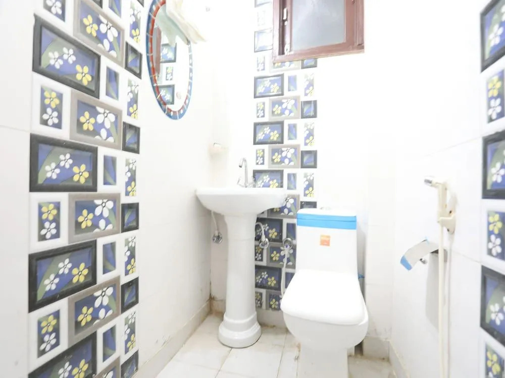 Oyo 13675 Hotel Elegant
