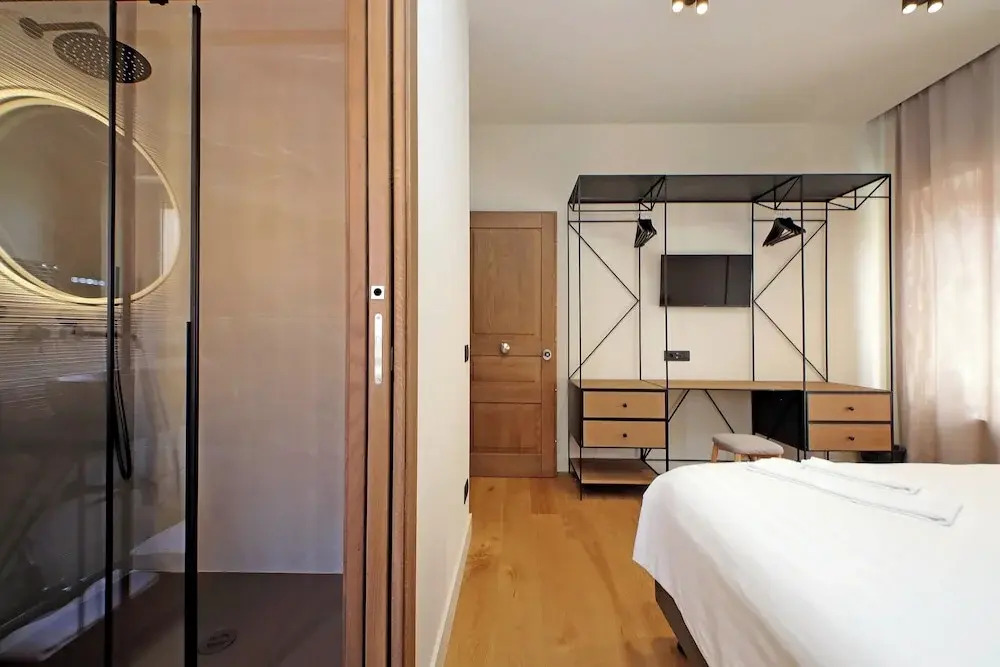 The Place Gallia - New Guesthouse San Giovanni- self check-in -near metro
