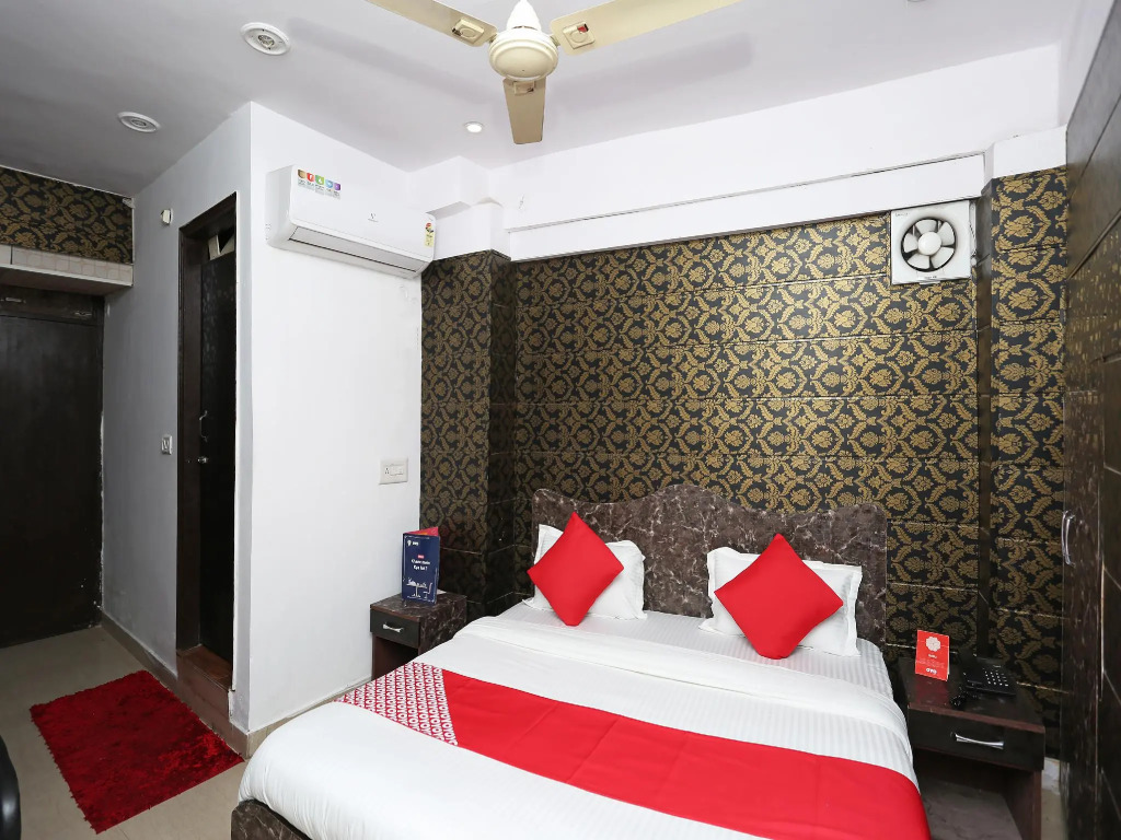 OYO 18782 Hotel Mannat