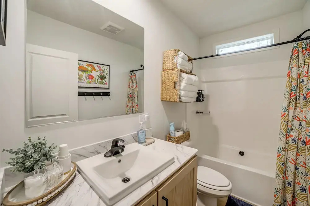 Lake Access, Pools & More: Family Home in Stanwood