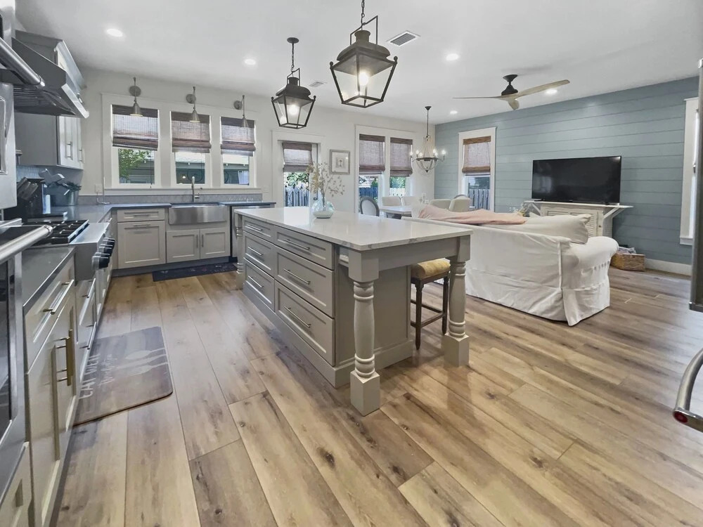 Beach Blessing 3 Bedroom Home by Redawning