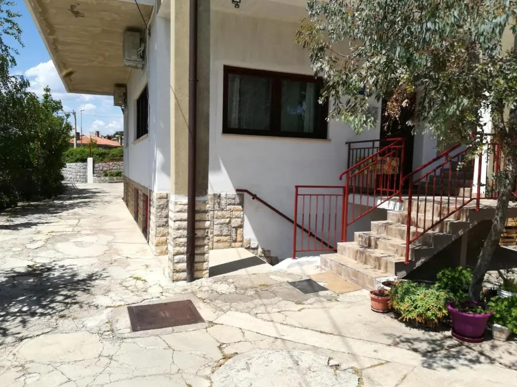 Apartment MIS Floura