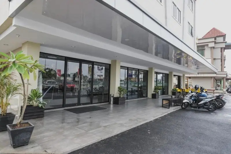 RedDoorz Plus near Ferry Terminal Batam Center