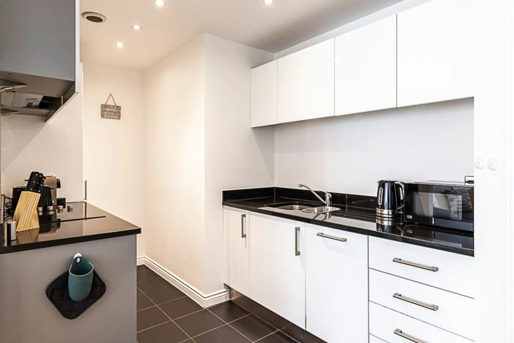 Bright Battersea Apartment