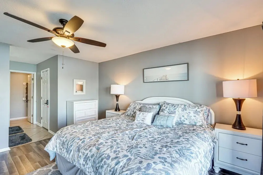 Lakefront Retreat w/ Community Pool in Osage Beach