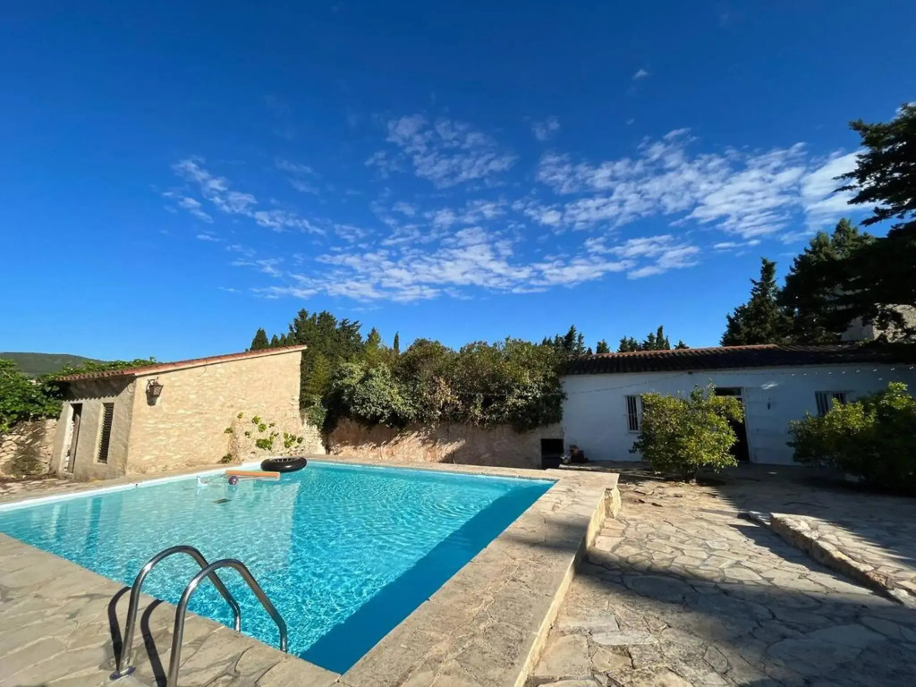 3 bedrooms house with shared pool terrace and wifi at Albinyana