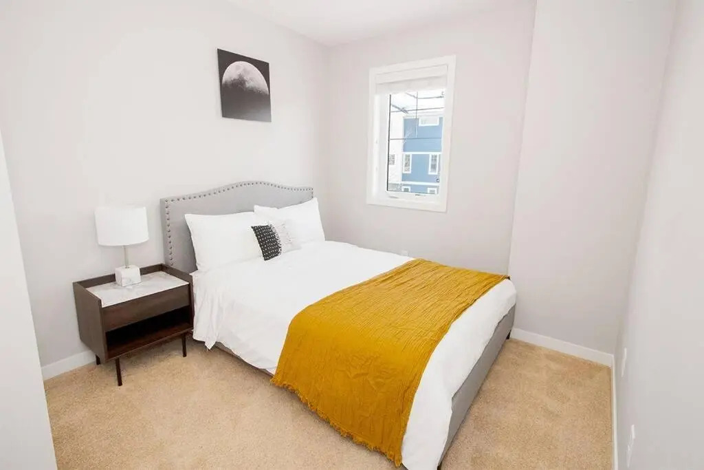 Modern and Comfortable Townhouse in South Winnipeg