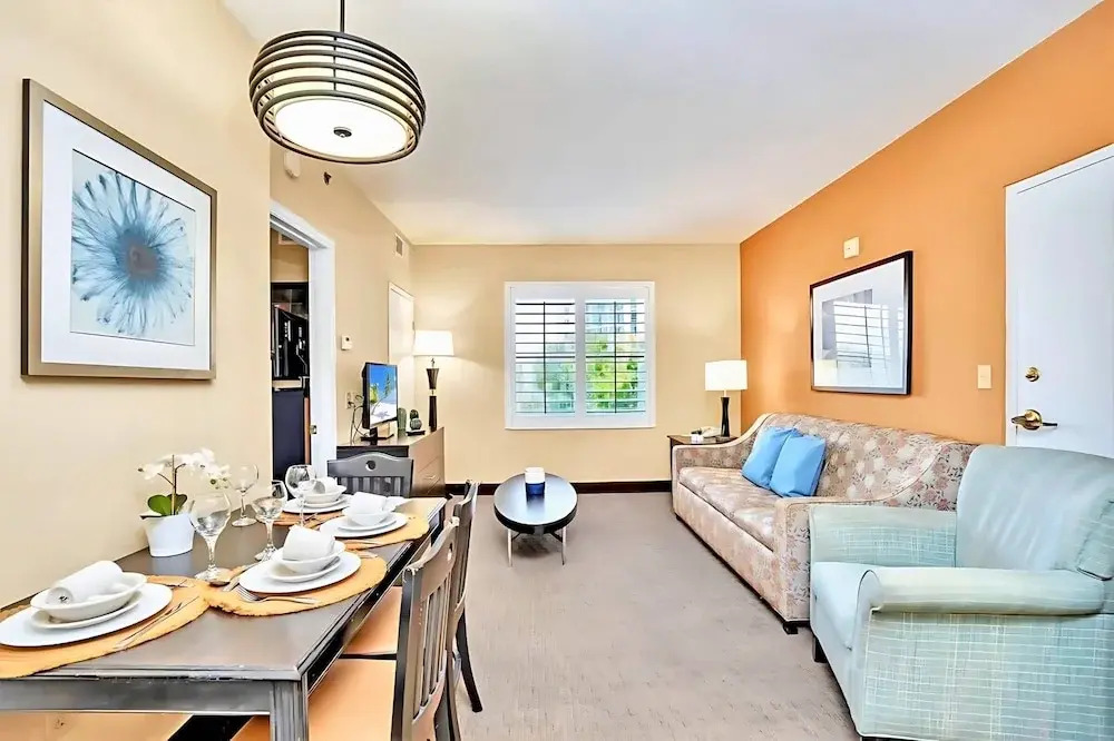 Inviting 1 Bedroom Apartment w Pool Near Disney
