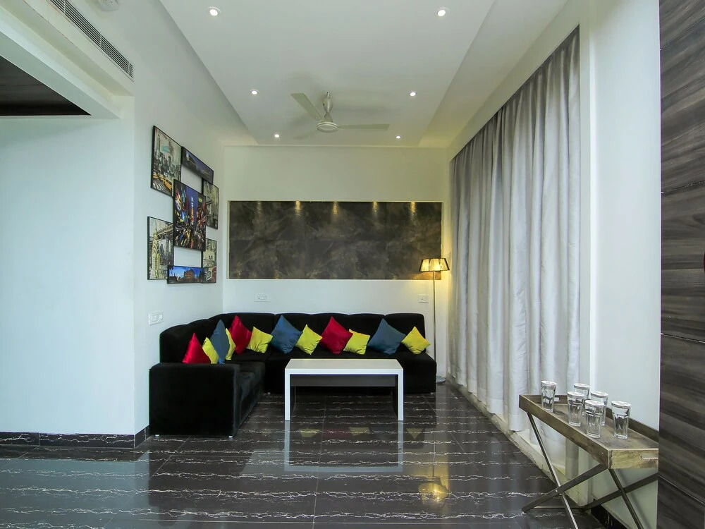 Capital O 28615 Hotel Crossroad