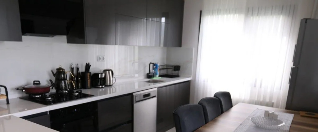 Sama House