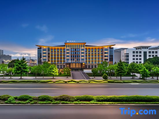 Ezzi Hotel