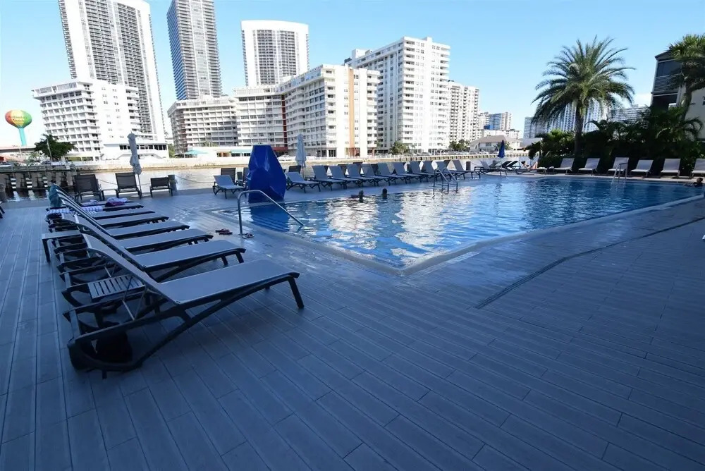 Modern Studio With Amazing Ocean & Bay View @ Beachwalk Resort
