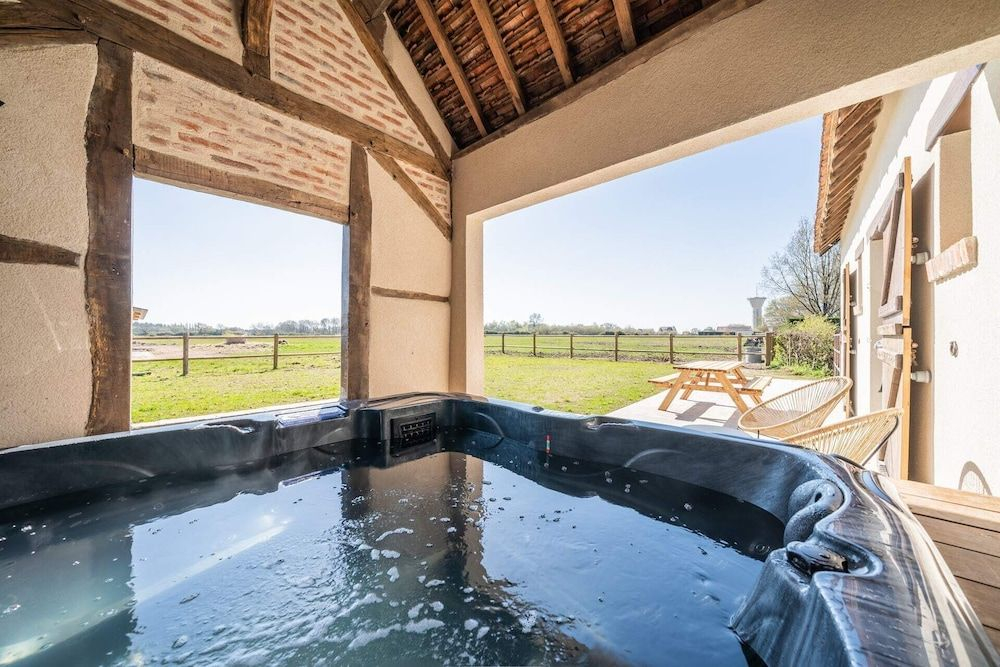 La Grange de Léonie Chambres dhôtes Piscine et Spa Calme et à 5min A71 A20 A85