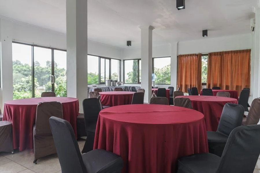 RedDoorz Plus @ Megamendung Puncak Bogor 2