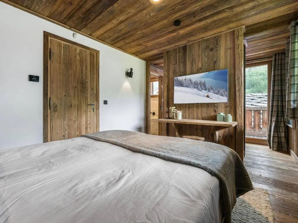 Chalet de Luxe à Val d'Isère avec Jacuzzi et Hammam - FR-1-567-8