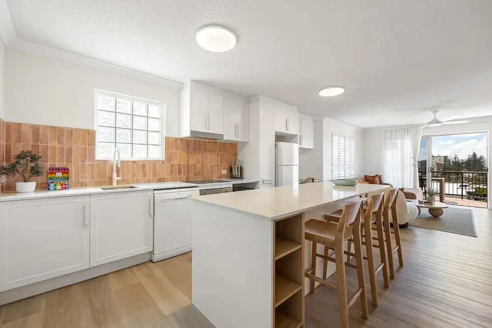 Bright 2-bed Apartment With Stunning Ocean Views