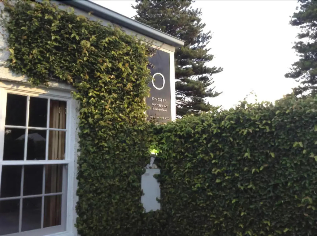 Oscars Waterfront Boutique Hotel
