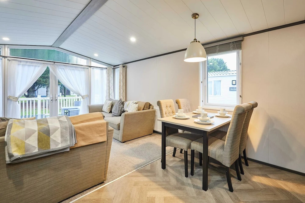 Host Stay Elegant Lodge