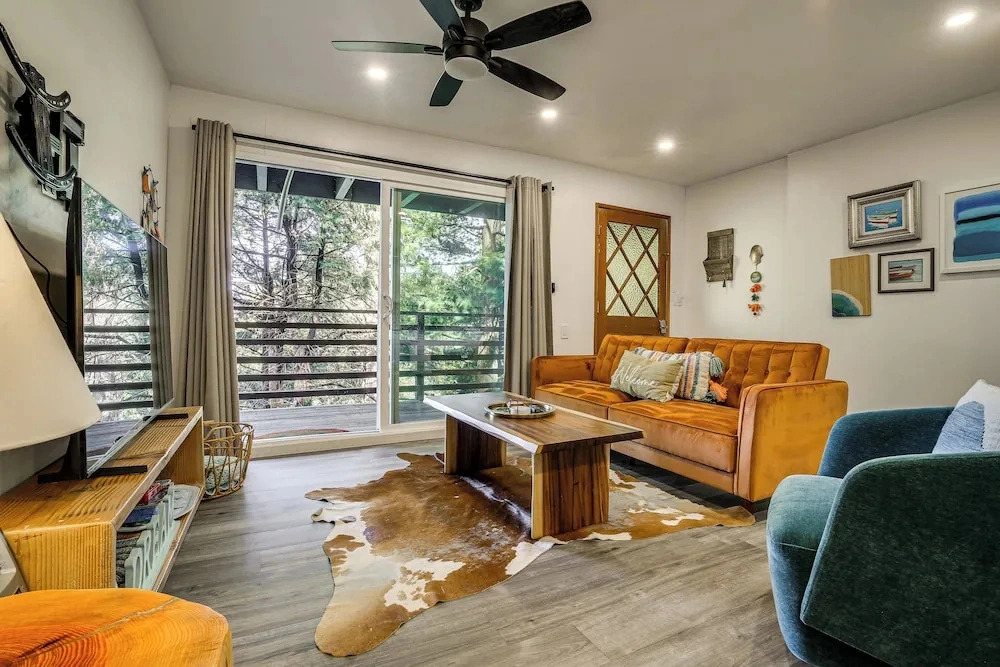 2 Mi to Lake Gregory! Chic Crestline Base Camp