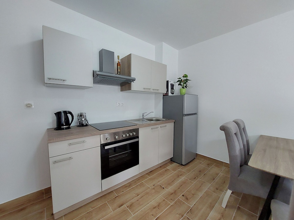 Apartment and Rooms Anne